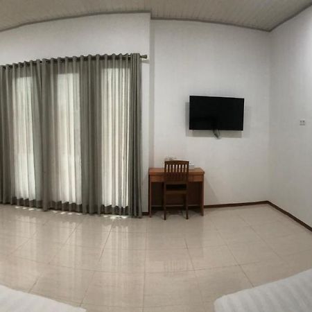 Aurora Hotel Siliwangi Cirebon Exteriör bild