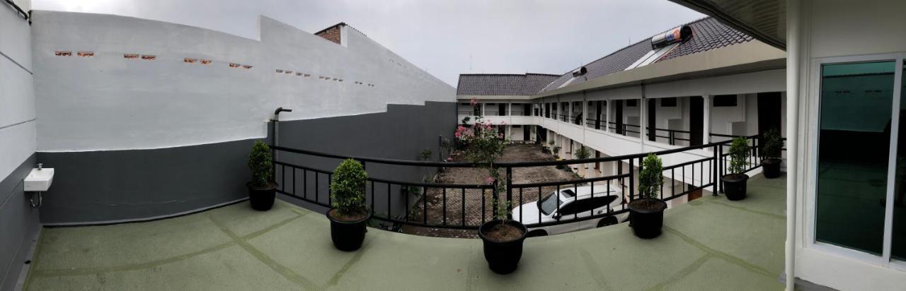 Aurora Hotel Siliwangi Cirebon Exteriör bild