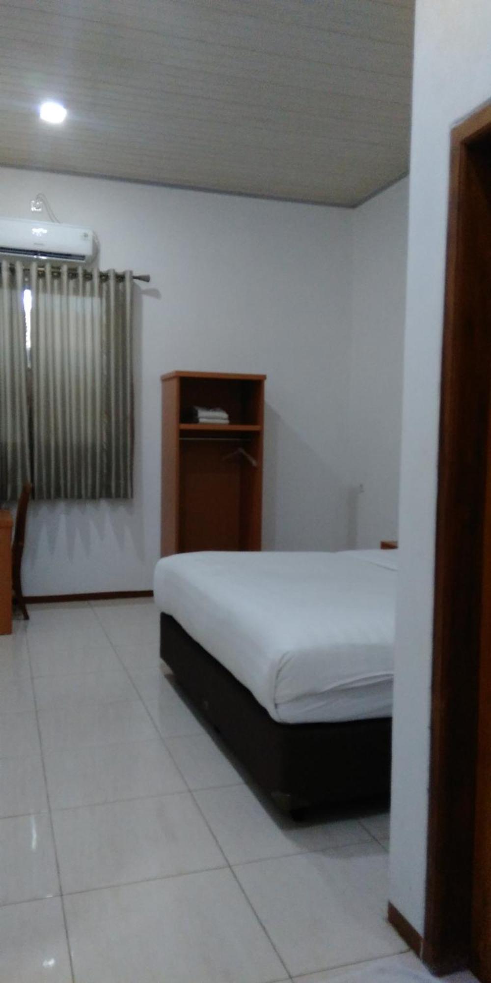 Aurora Hotel Siliwangi Cirebon Rum bild